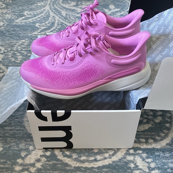 Lululemon Chargefeel Workout Low 2 - Picture 2 of 7